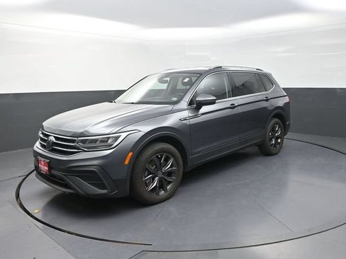 Used 2024 Volkswagen Tiguan SE AWD/4WD image 3