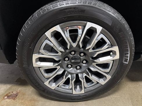 Used 2023 GMC Yukon XL Denali Ultimate AWD/4WD image 6