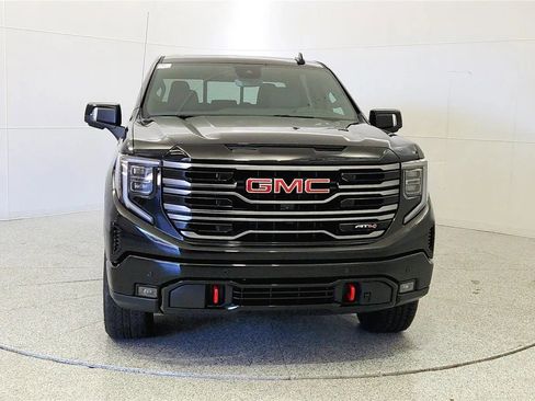 Used 2025 GMC Sierra 1500 AT4 w/ Technology Package AWD/4WD image 2