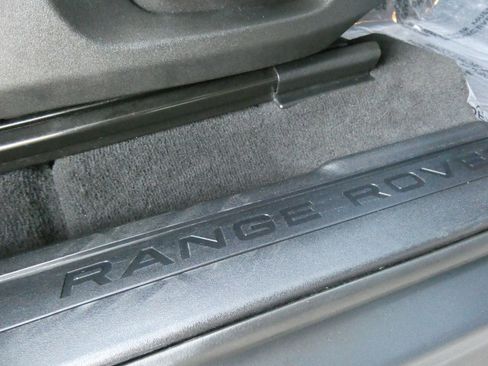 Used 2018 Land Rover Range Rover Evoque SE Dynamic image 32