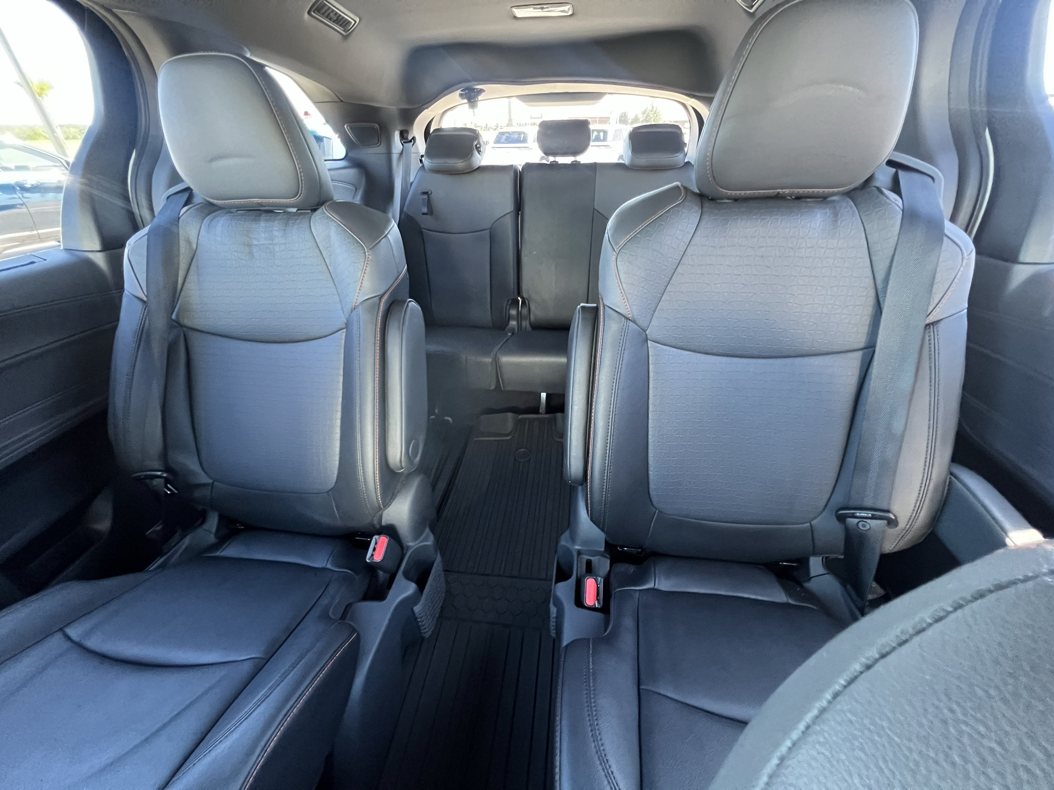 Used 2024 Toyota Sienna XSE w/ XSE Plus Package FWD image 28