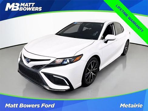 Used 2023 Toyota Camry SE FWD image 1