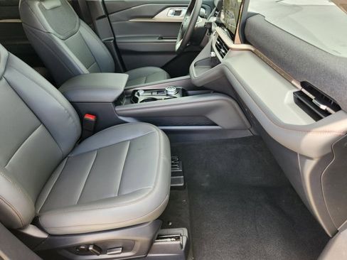 New 2026 Ford Explorer Active w/ Active Comfort Package image 19