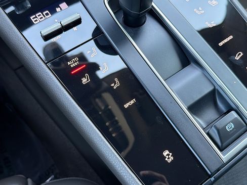 Used 2024 Porsche Macan image 29