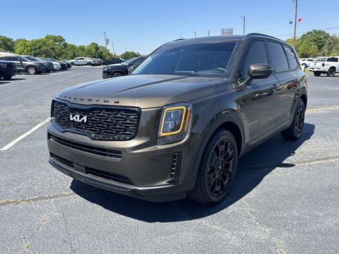 Used 2022 Kia Telluride EX w/ EX Premium Package AWD/4WD image 2