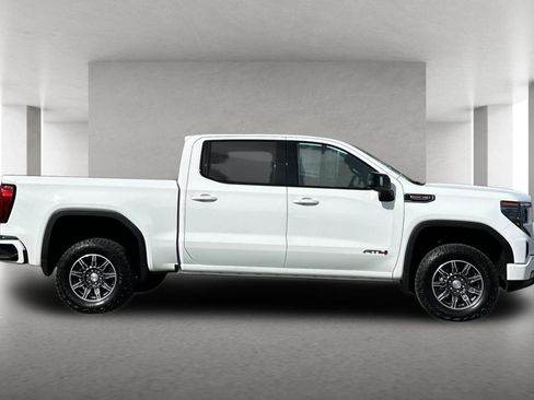 Used 2025 GMC Sierra 1500 AT4 image 3