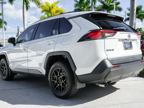 Used 2020 Toyota RAV4 XLE image 7