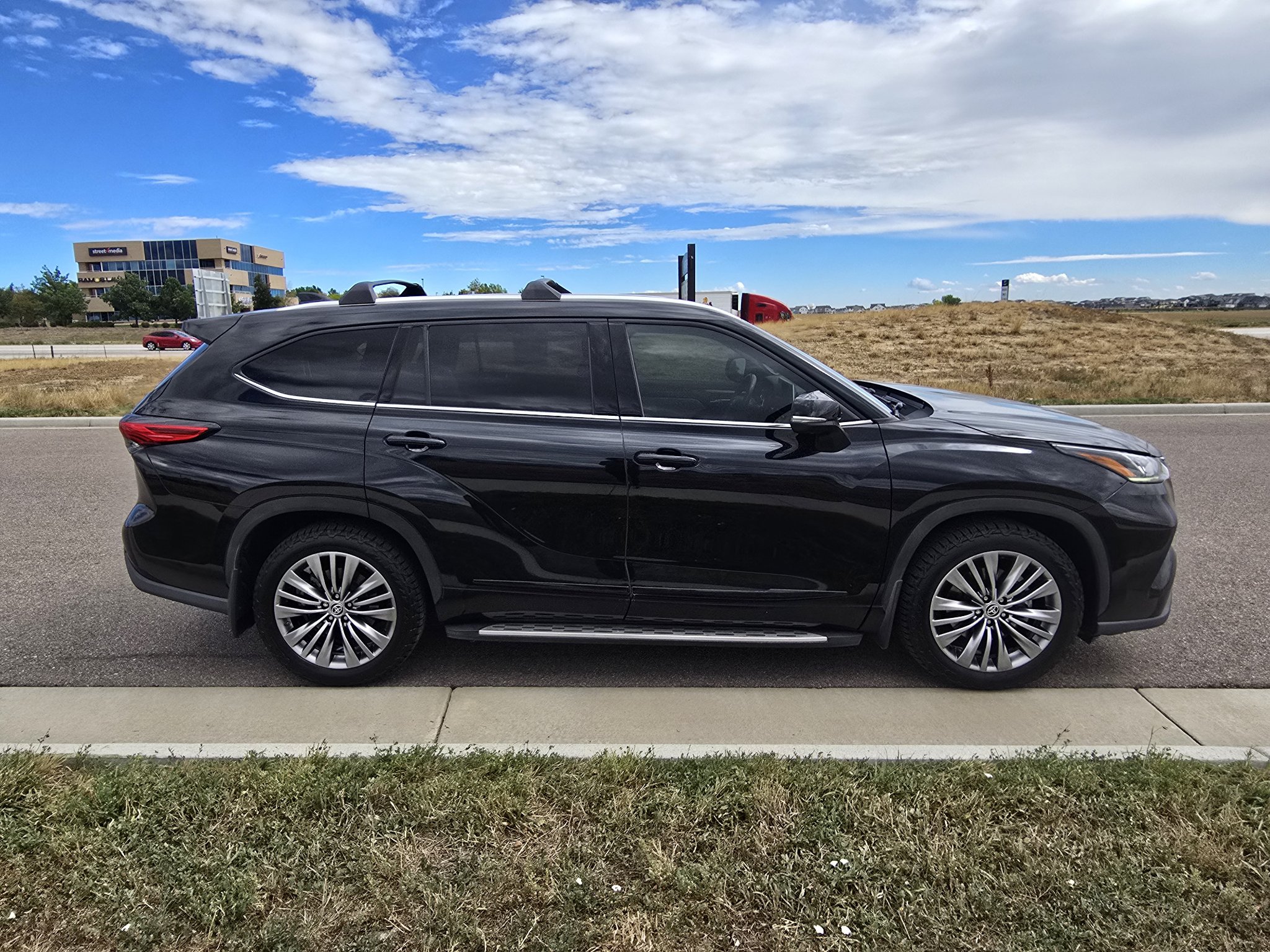 Used 2021 Toyota Highlander Platinum AWD/4WD image 6