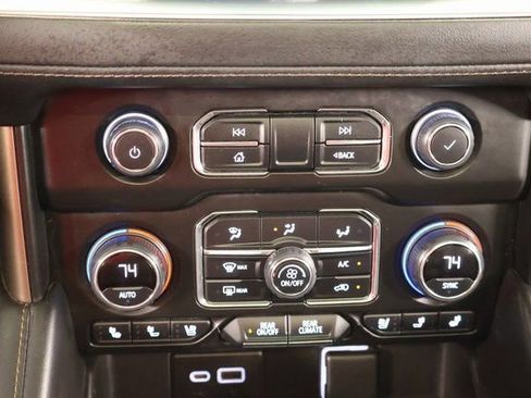 Used 2022 Chevrolet Suburban High Country w/ Premium Package image 16