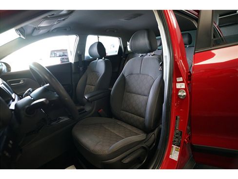 Used 2018 Kia Niro FE image 11