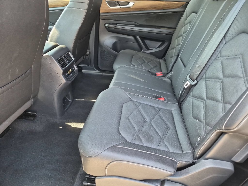 Used 2025 Volkswagen Atlas SE AWD/4WD image 27