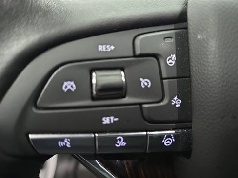 Used 2023 Cadillac Escalade Premium Luxury w/ Performance Package image 17