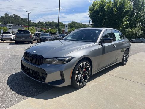 Used 2026 BMW 330i Sedan w/ M Sport Package RWD image 4