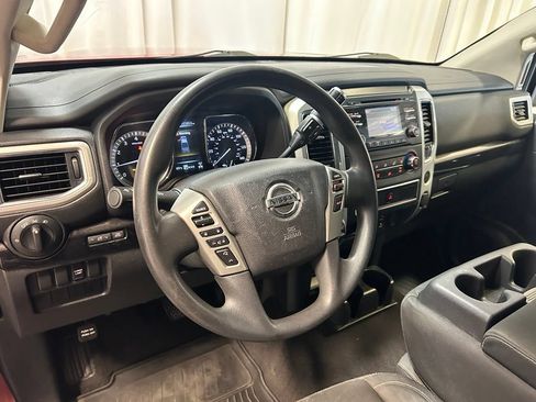 Used 2018 Nissan Titan SV AWD/4WD image 2