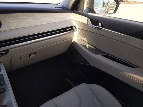 Used 2023 Hyundai Palisade Calligraphy image 17