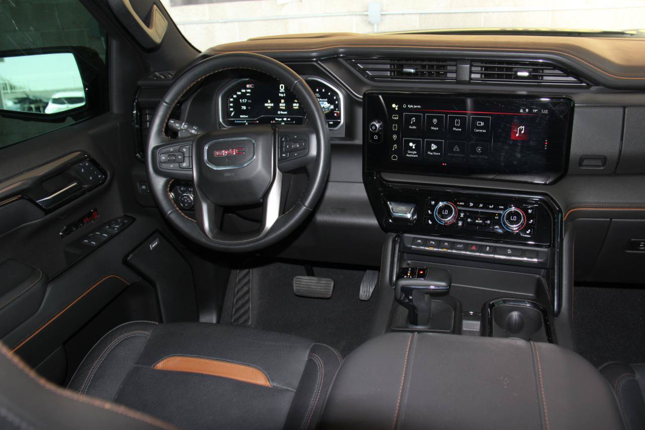 Used 2024 GMC Sierra 1500 AT4 w/ Technology Package AWD/4WD image 9