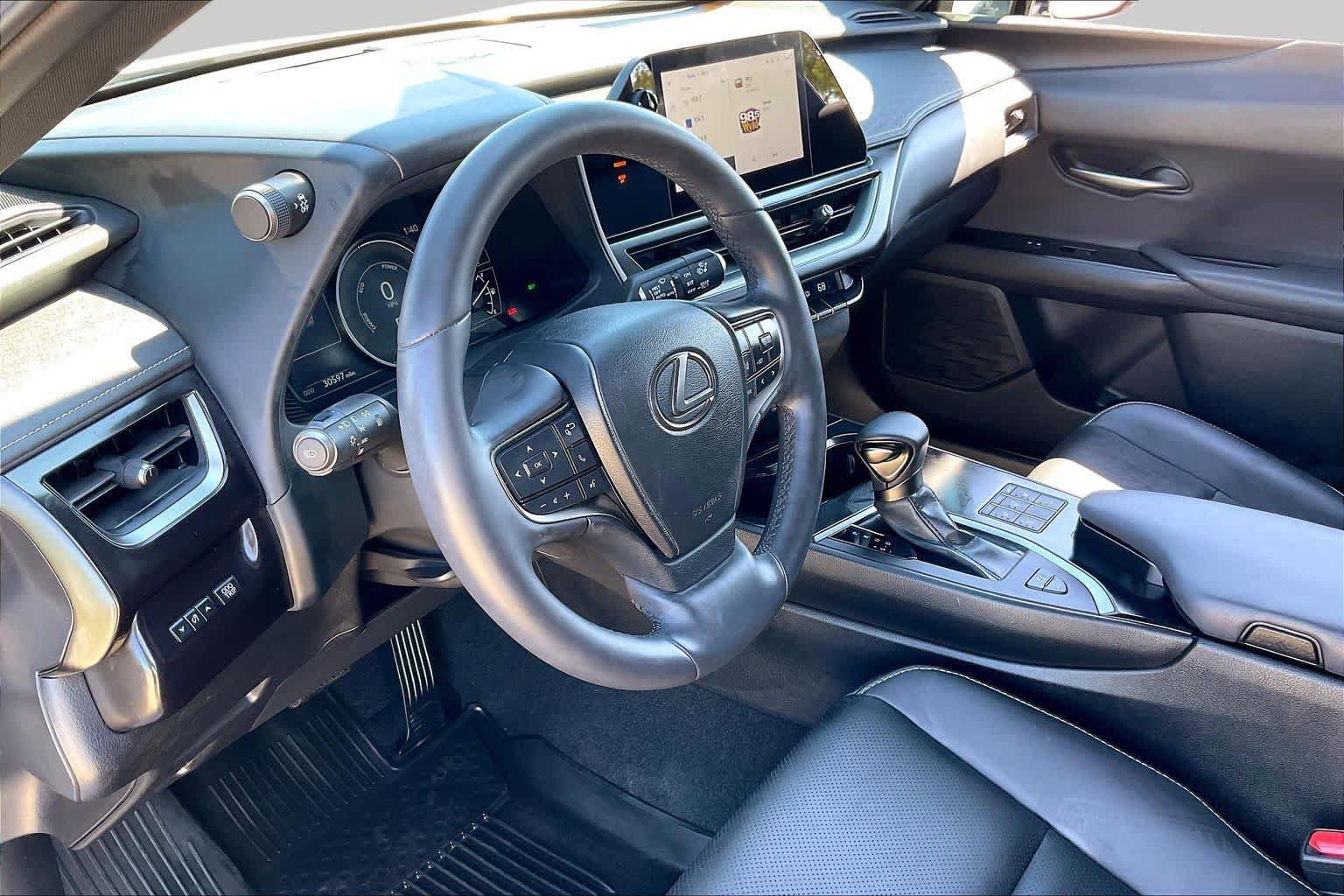 Used 2023 Lexus UX 250h FWD w/ Accessory Package (Z2) image 17
