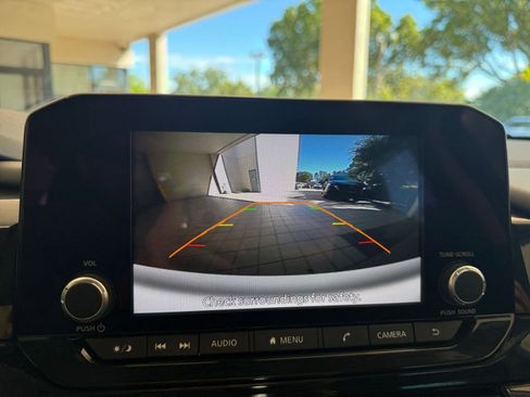 Used 2025 Nissan Pathfinder SV image 17