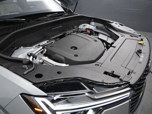 New 2026 Volvo XC90 B6 Plus w/ Protection Package Premier image 40