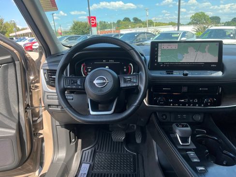 Used 2024 Nissan Rogue Platinum FWD image 22