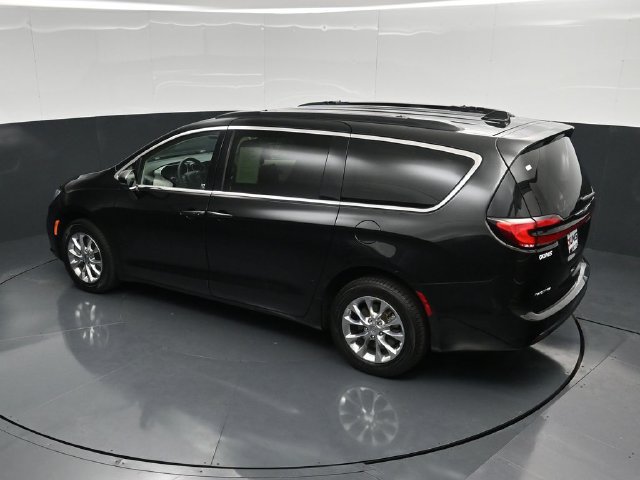 Certified 2022 Chrysler Pacifica Touring-L AWD/4WD image 55
