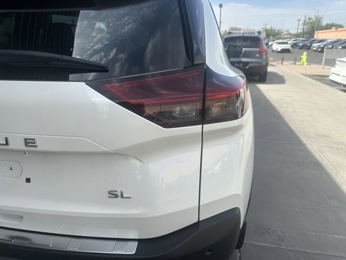 Used 2023 Nissan Rogue SL image 14