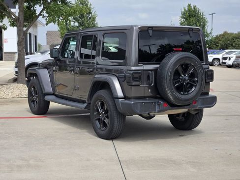 Used 2019 Jeep Wrangler Unlimited Sahara AWD/4WD image 3