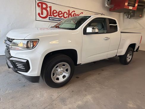 Used 2022 Chevrolet Colorado W/T RWD image 2