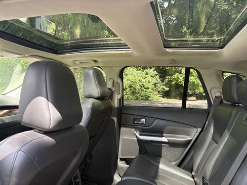 Used 2011 Ford Edge Limited FWD image 23
