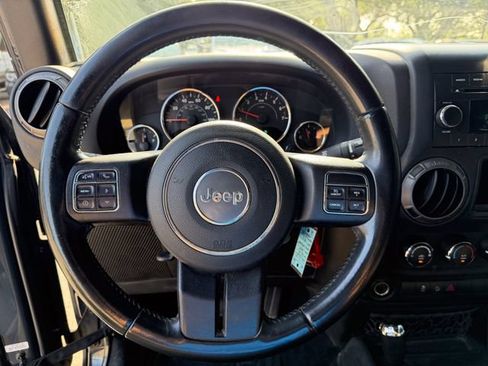 Used 2018 Jeep Wrangler Unlimited Sport w/ Connectivity Group AWD/4WD image 8