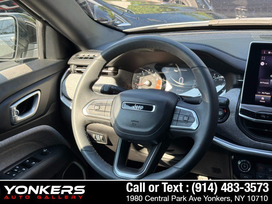 Used 2023 Jeep Compass Latitude w/ Sun and Sound Group AWD/4WD image 33