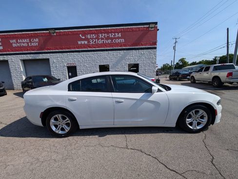 Used 2020 Dodge Charger SXT w/ Leather Interior Group RWD image 5