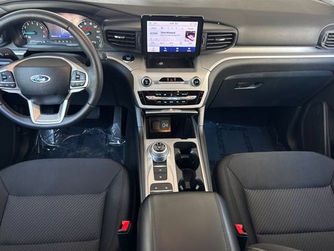 Used 2024 Ford Explorer XLT RWD image 16