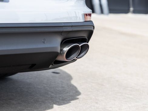 Certified 2026 Porsche Panamera RWD image 16