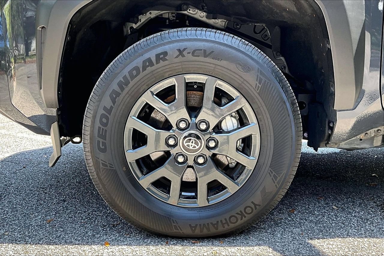 Used 2026 Toyota 4Runner SR5 RWD image 32