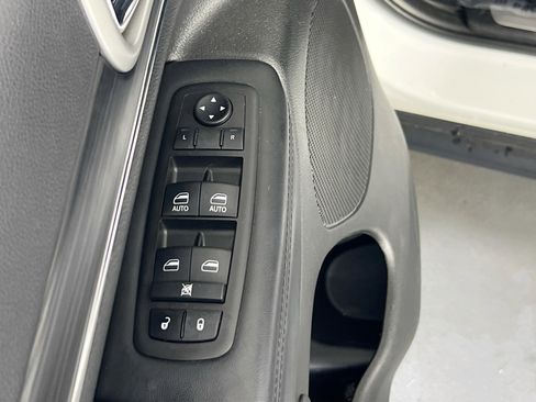 Used 2022 Jeep Grand Cherokee Limited image 17