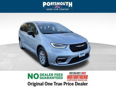 Used 2024 Chrysler Pacifica Touring-L image 1