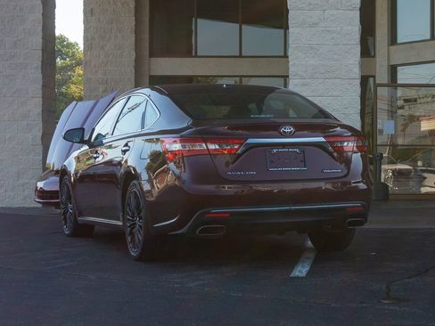 Used 2017 Toyota Avalon Touring image 8