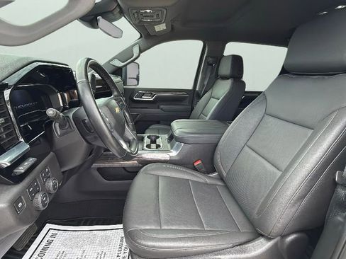 Used 2025 Chevrolet Silverado 3500 LTZ w/ LTZ Plus Package image 17