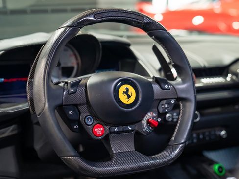 Used 2018 Ferrari 812 Superfast RWD image 39
