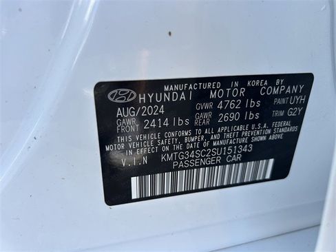 Used 2025 Genesis G70 2.5T image 32