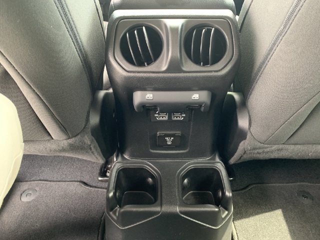 Used 2023 Jeep Wrangler Unlimited Rubicon w/ Cold Weather Group AWD/4WD image 21