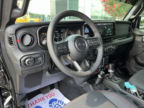Used 2026 Jeep Wrangler Unlimited Rubicon w/ Steel Bumper Group AWD/4WD image 7
