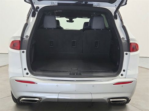 Used 2024 Buick Enclave Premium image 38