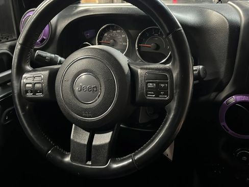 Used 2014 Jeep Wrangler Unlimited Sahara w/ Connectivity Group AWD/4WD image 20