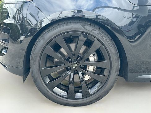 Used 2023 Land Rover Range Rover Sport SE image 32