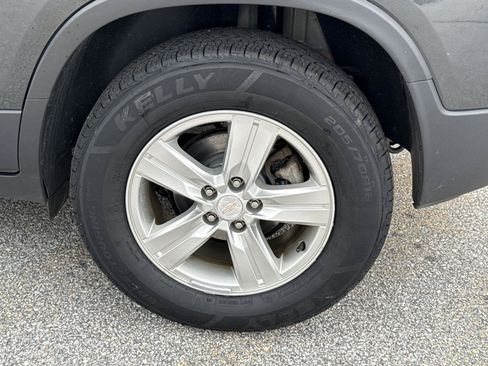 Used 2020 Chevrolet Trax LS AWD/4WD image 9