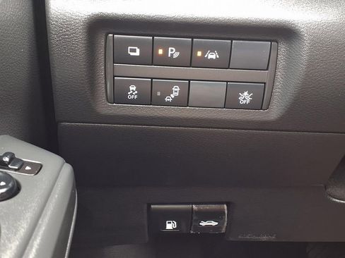 Certified 2025 Nissan Kicks Play S image 18