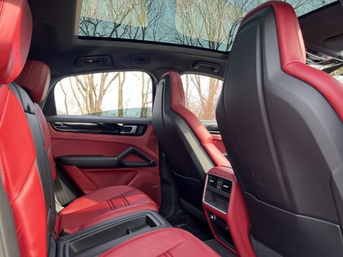 Certified 2022 Porsche Cayenne Coupe image 21