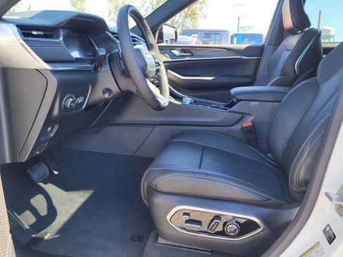 New 2025 Jeep Grand Cherokee Overland image 3